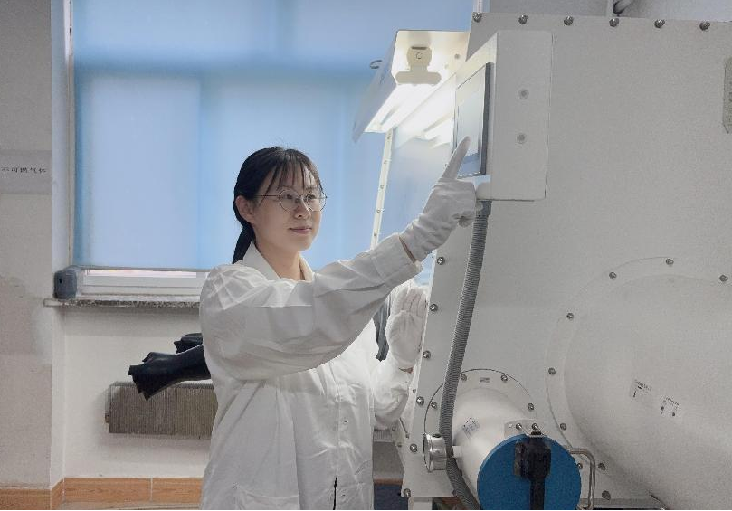 科研一线丨石爽爽：晶体成长虽慢，但每一步都通向光的将来